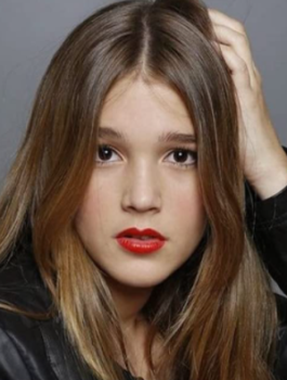 Aitana/Mariana (Carla Campra) in Heilige Familie